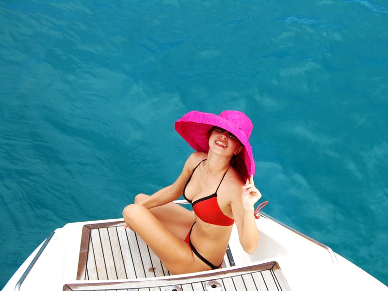 Bow Bikini Boat Betty